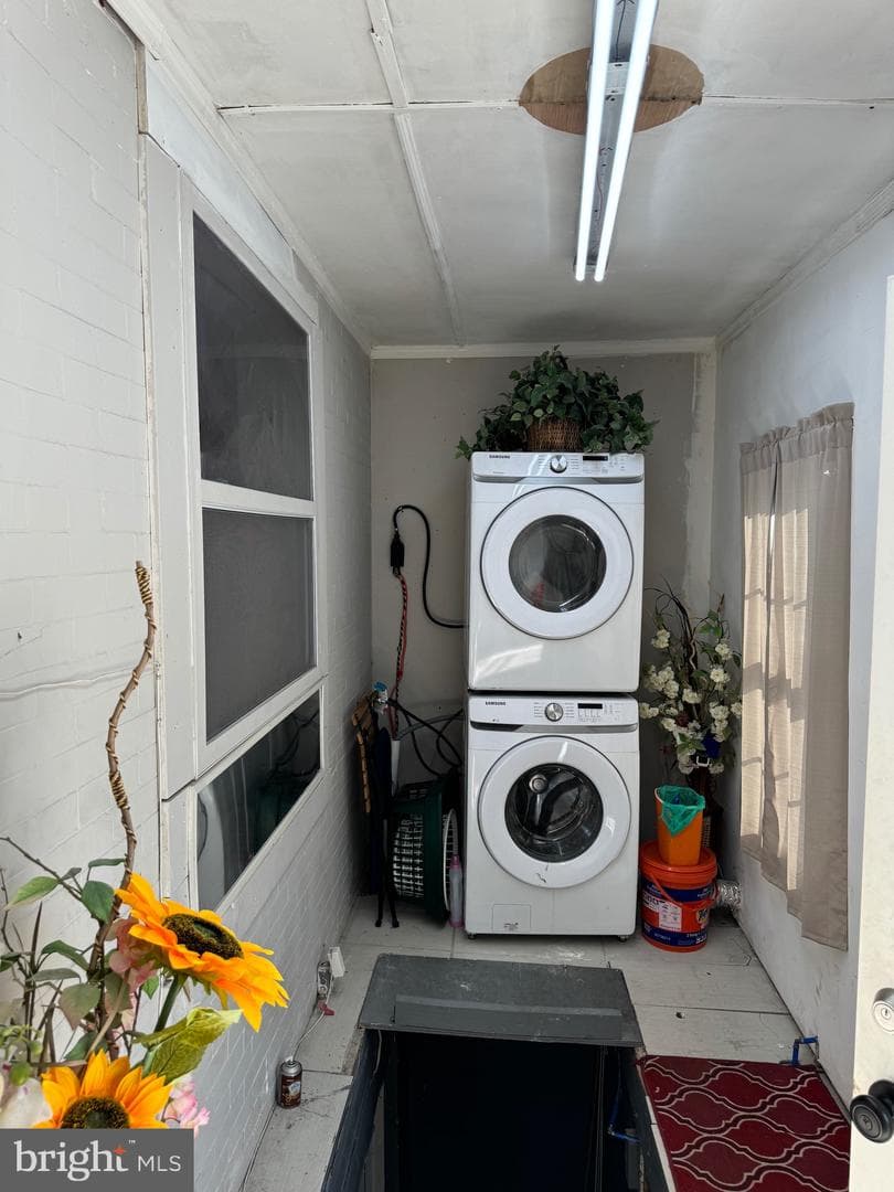 60 N Yewdall Street photo 15