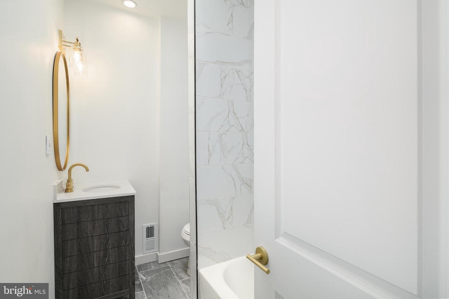 5513 Addison Street photo 17