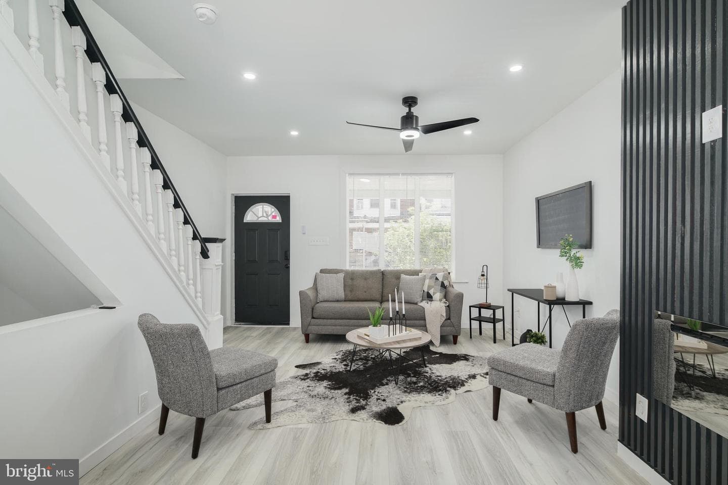 5513 Addison Street photo 2
