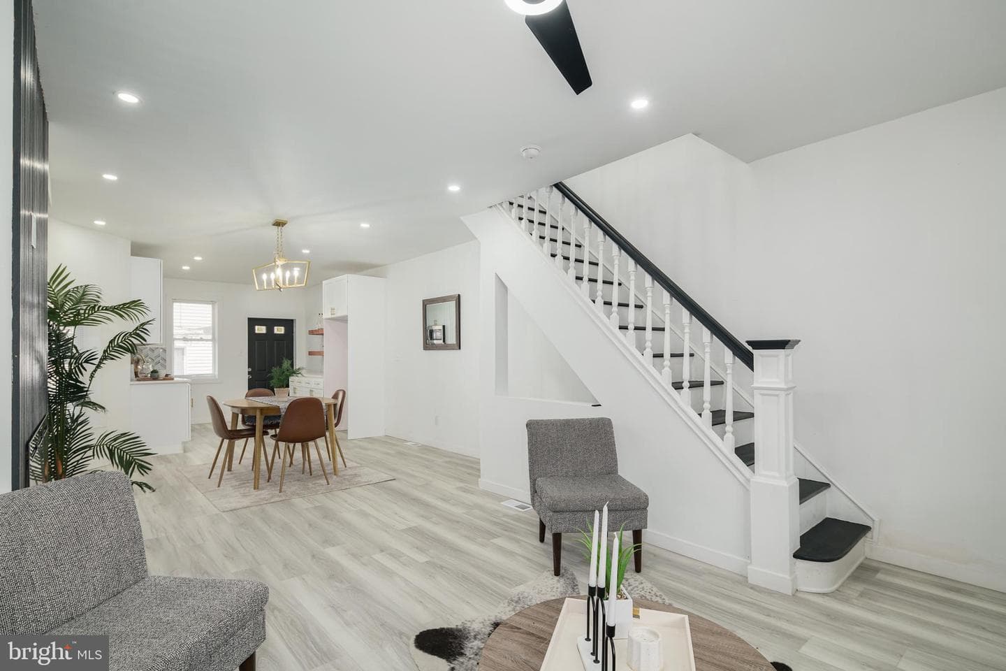 5513 Addison Street photo 4