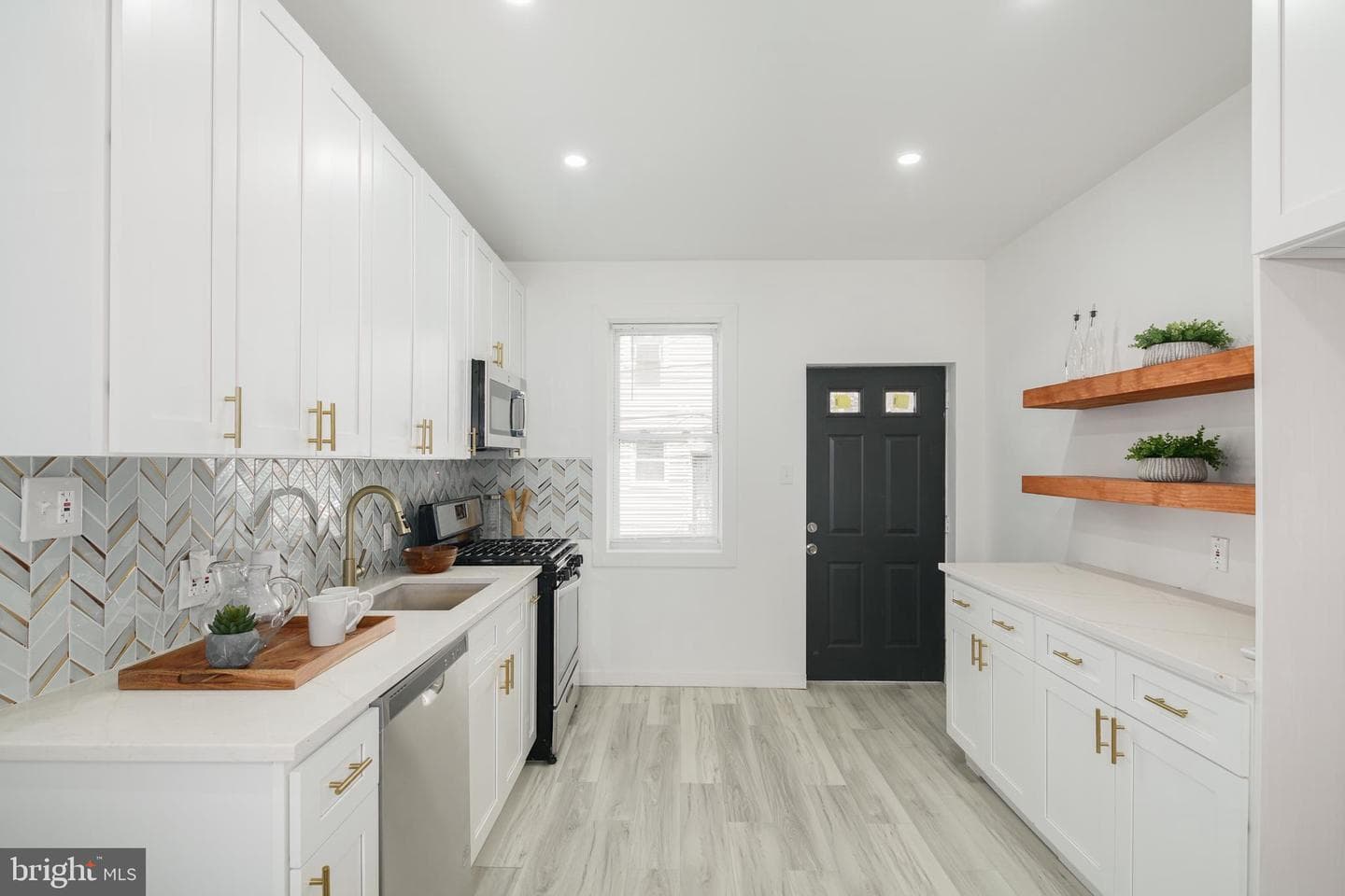 5513 Addison Street photo 7