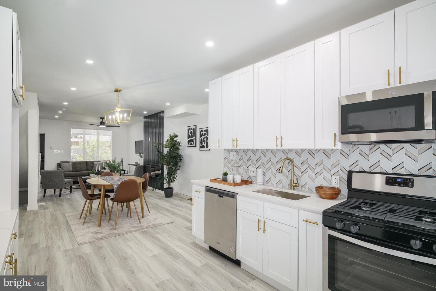 5513 Addison Street photo 8