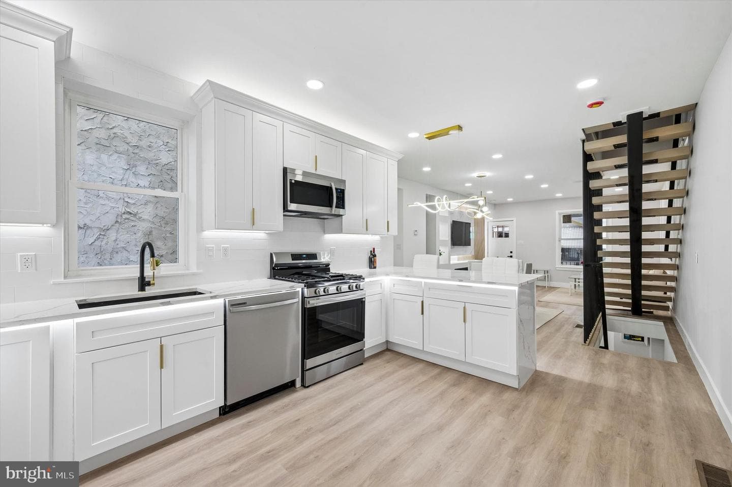 158 N Edgewood Street photo 8