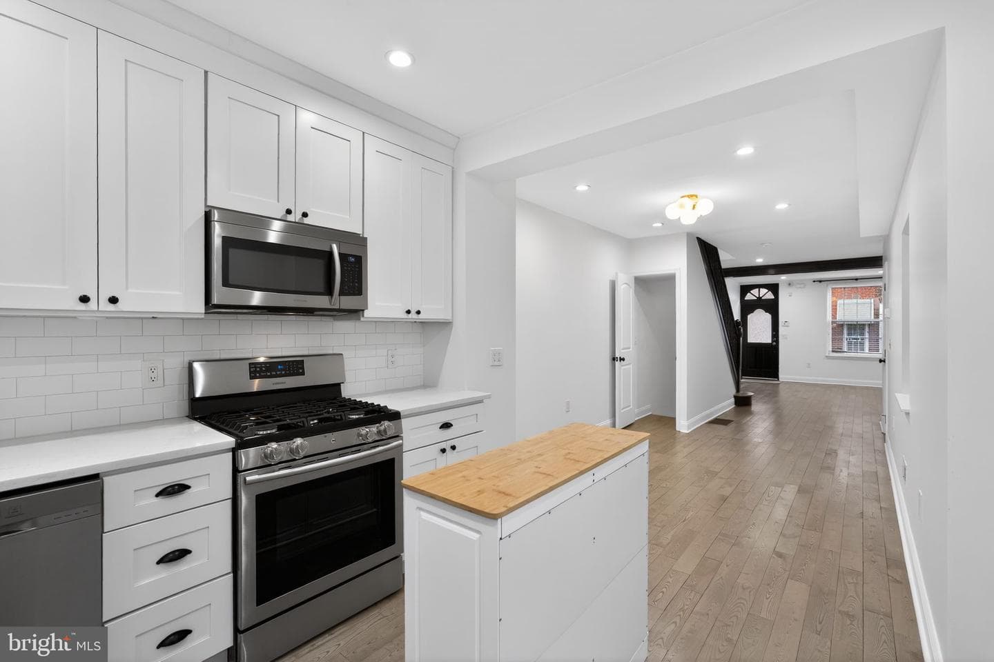 3040 Mercer Street photo 10