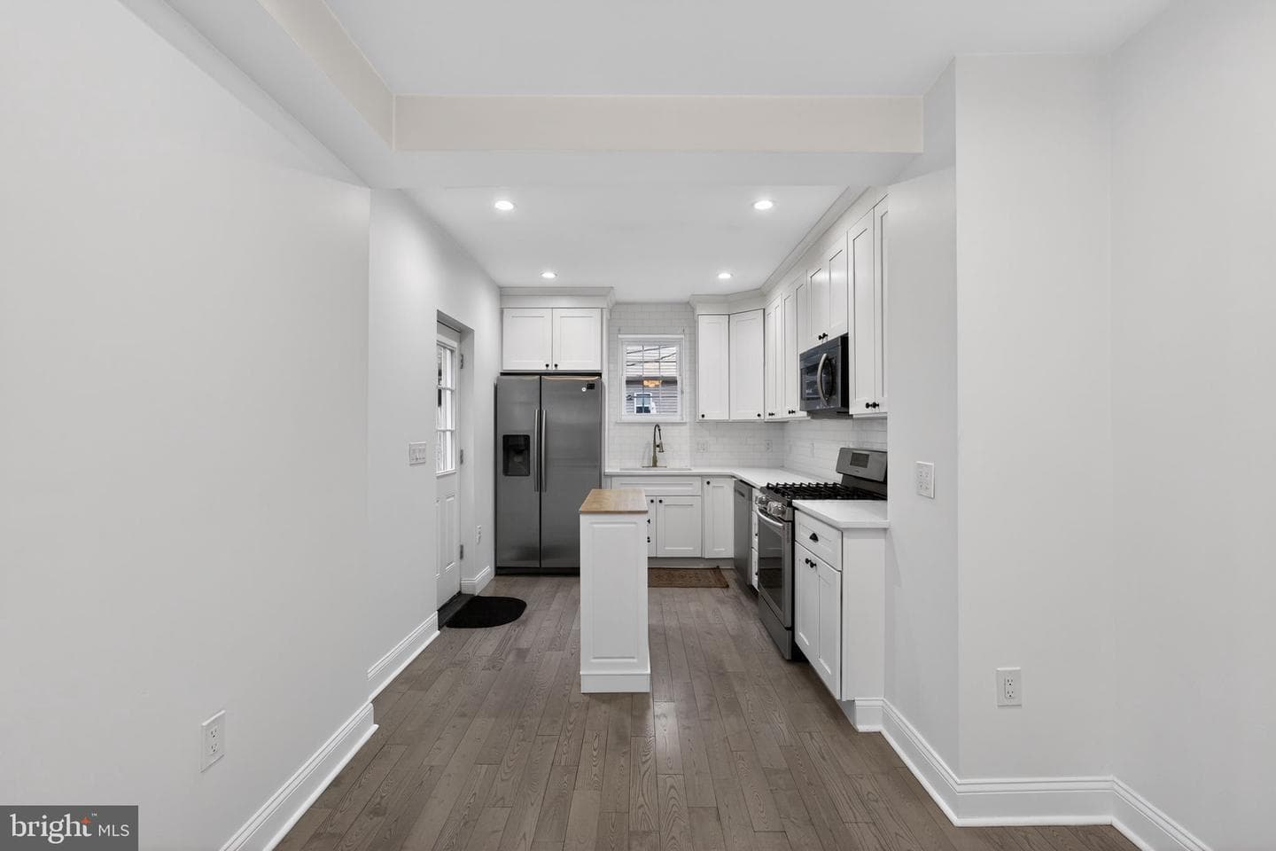 3040 Mercer Street photo 12