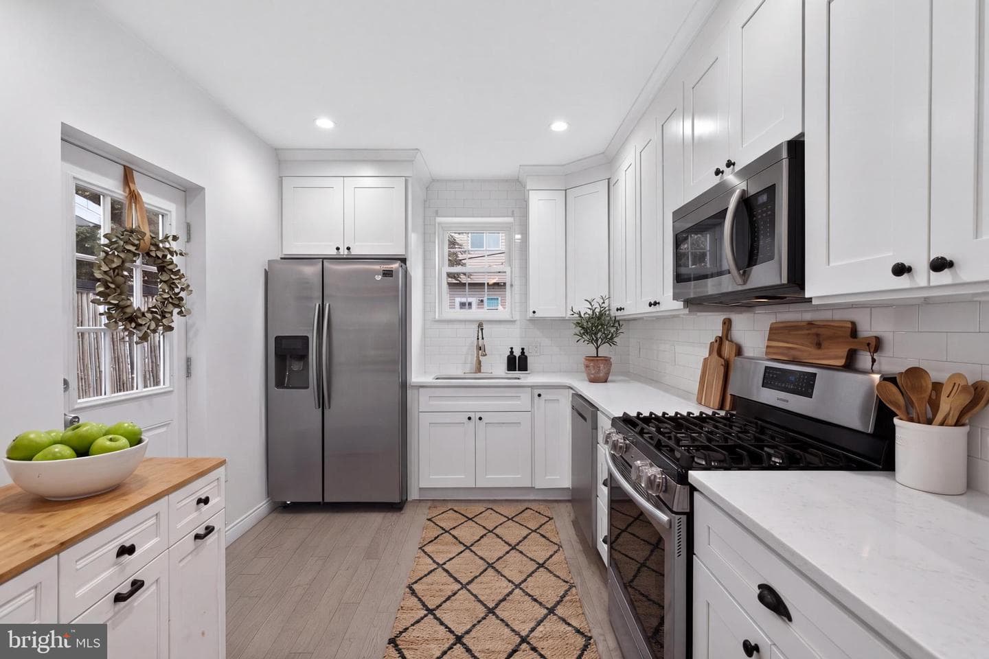3040 Mercer Street photo 6