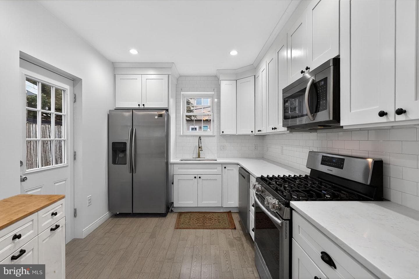 3040 Mercer Street photo 7