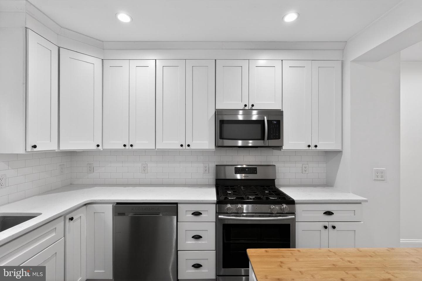 3040 Mercer Street photo 9