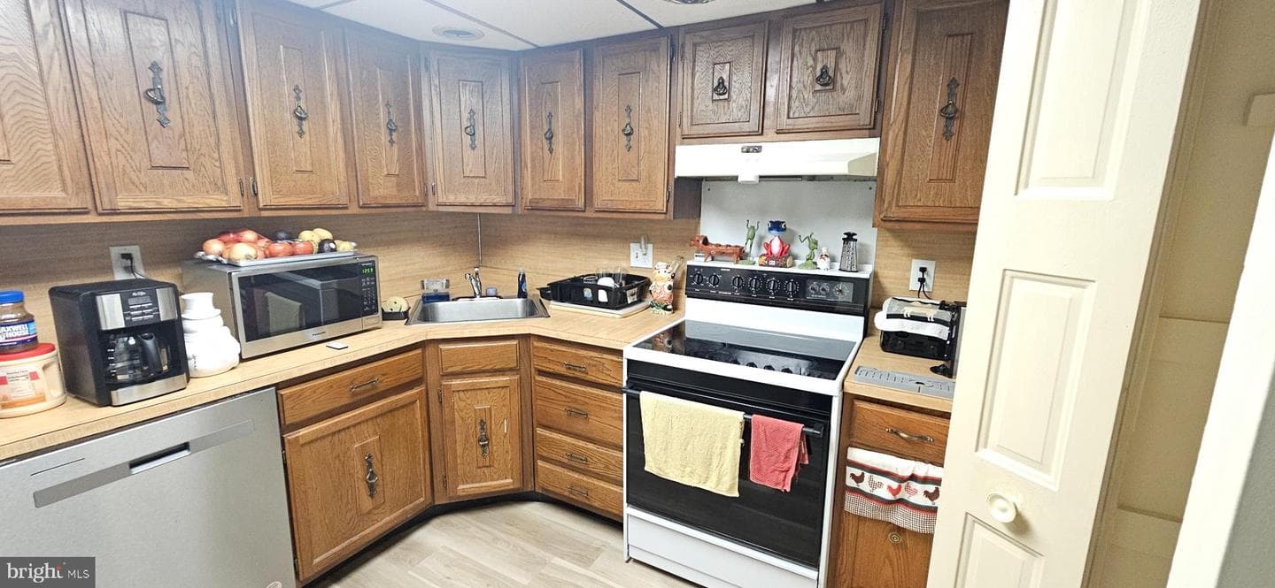 1101 Delaire Landing Road #101 photo 10