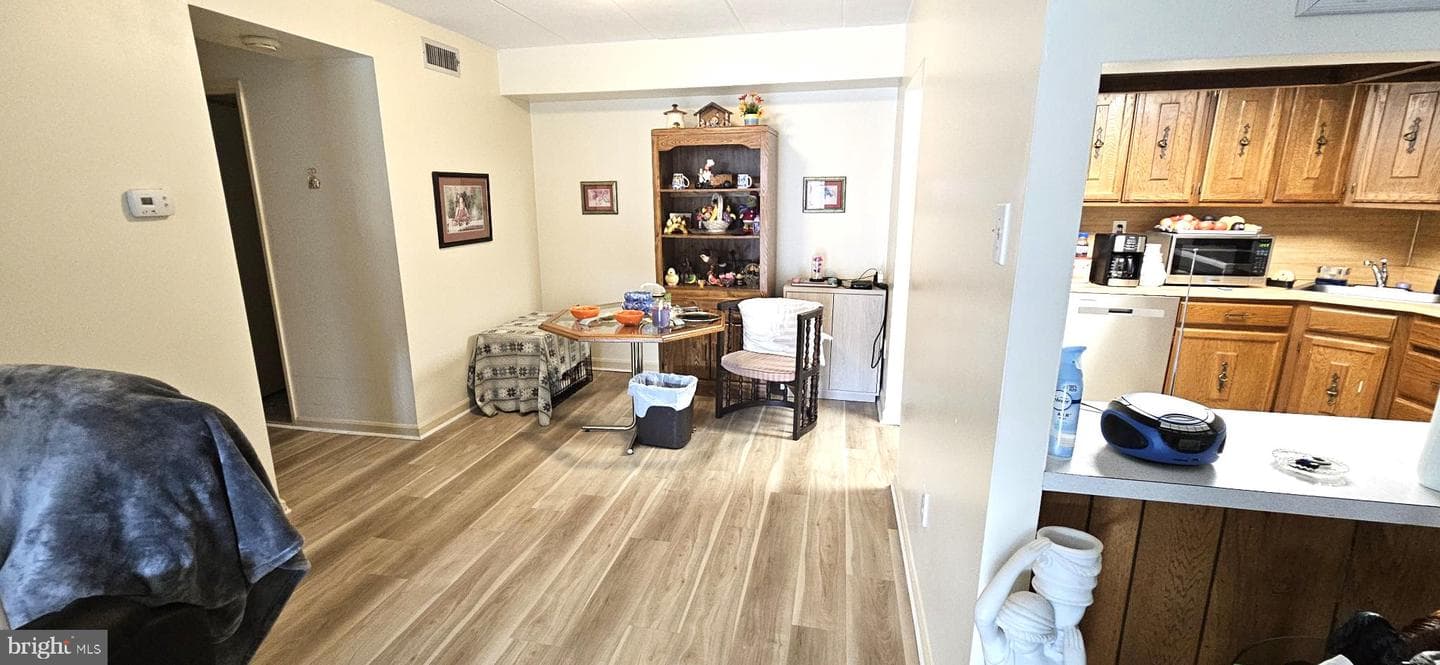 1101 Delaire Landing Road #101 photo 2
