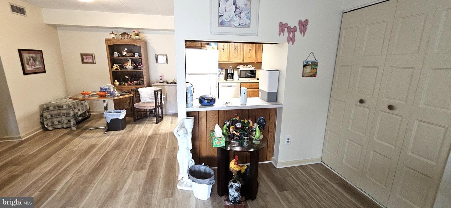 1101 Delaire Landing Road #101 photo 3
