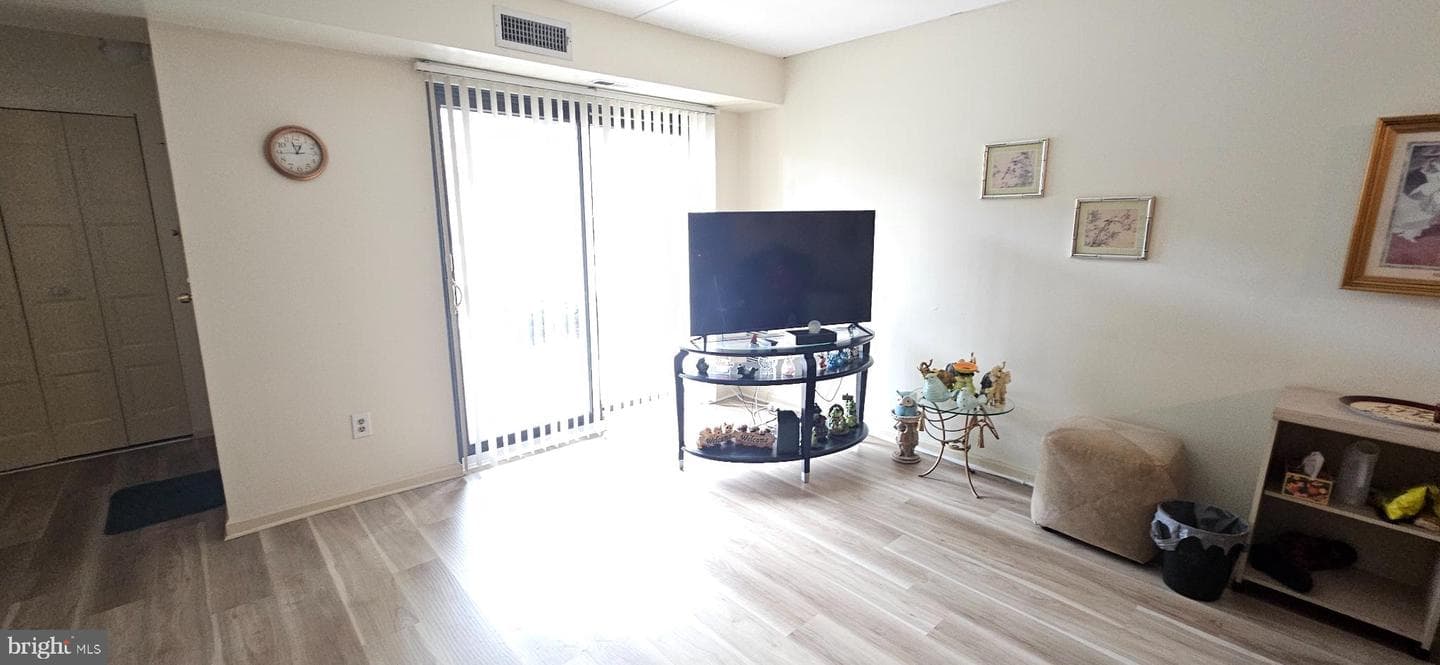 1101 Delaire Landing Road #101 photo 6