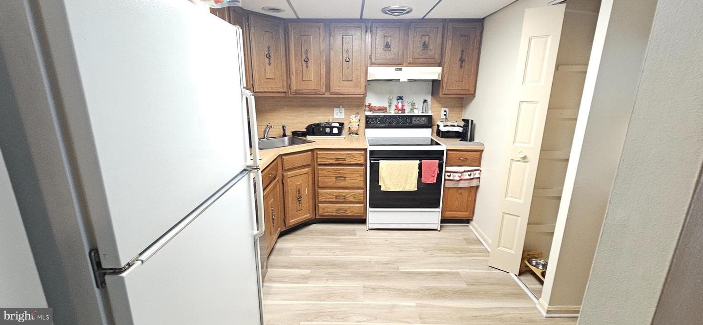 1101 Delaire Landing Road #101 photo 8