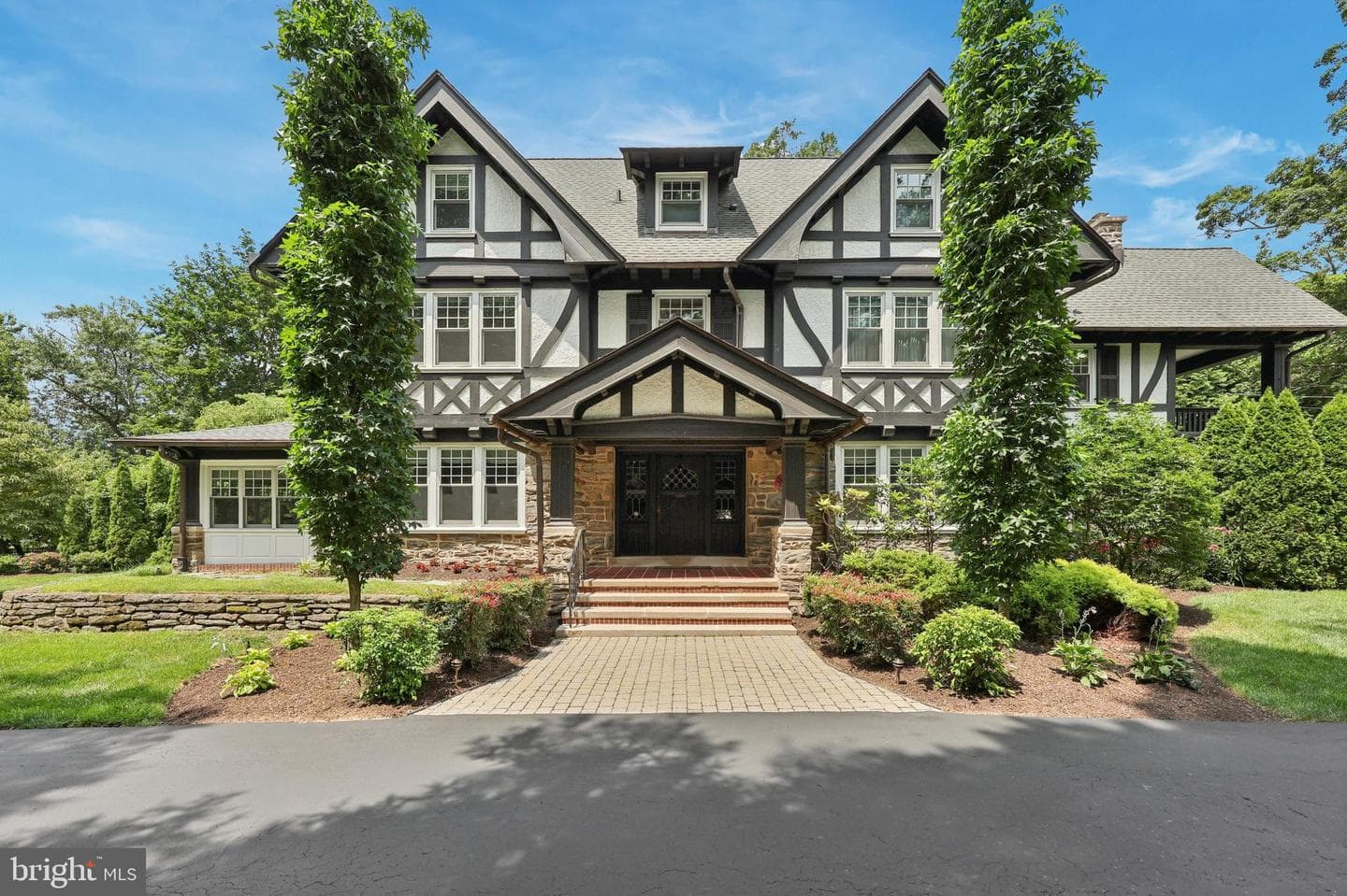 8111 Saint Martins Lane photo 3
