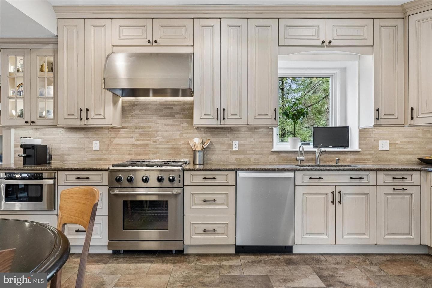 8111 Saint Martins Lane photo 31