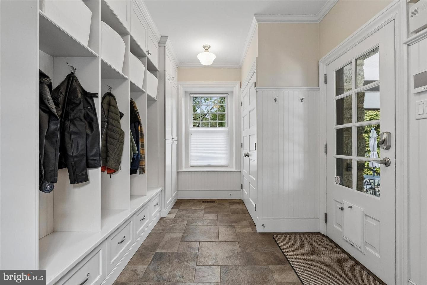 8111 Saint Martins Lane photo 32