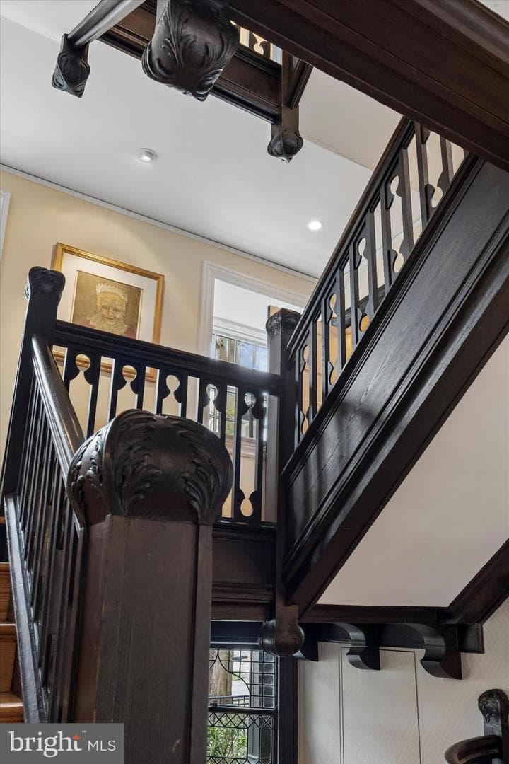8111 Saint Martins Lane photo 35