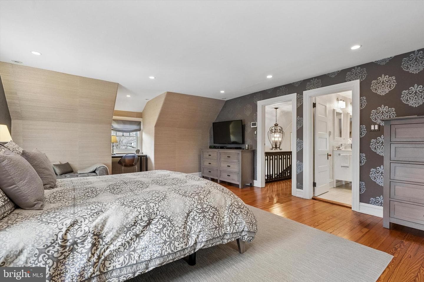 8111 Saint Martins Lane photo 49