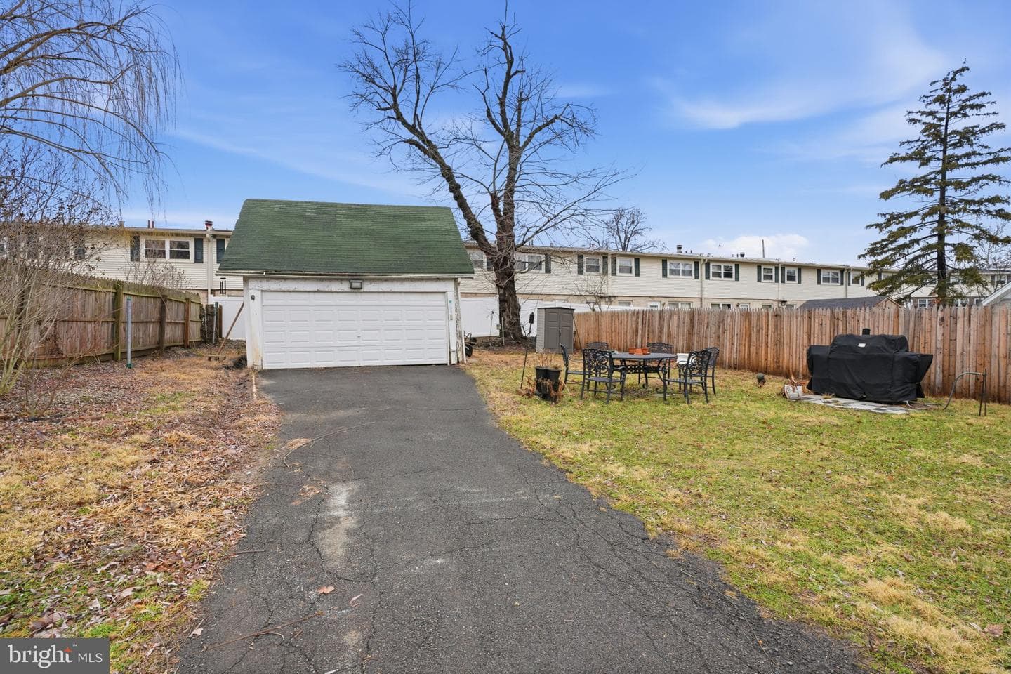 14020 Dana Avenue photo 23