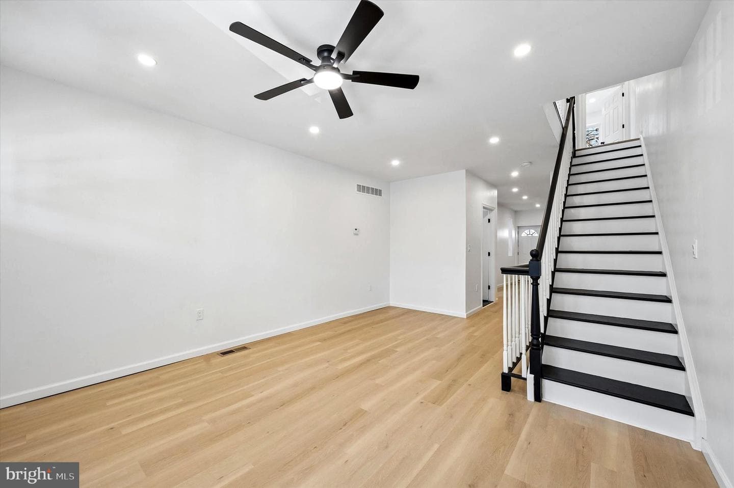 5033 Aspen Street photo 3