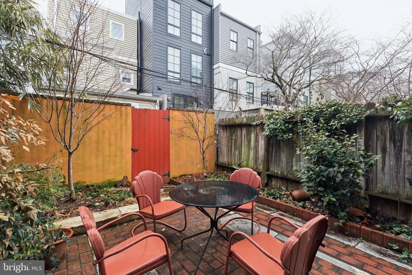 2420 Pine Street photo 8