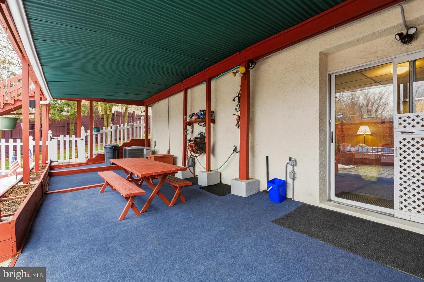 814 Caledonia Street photo 23