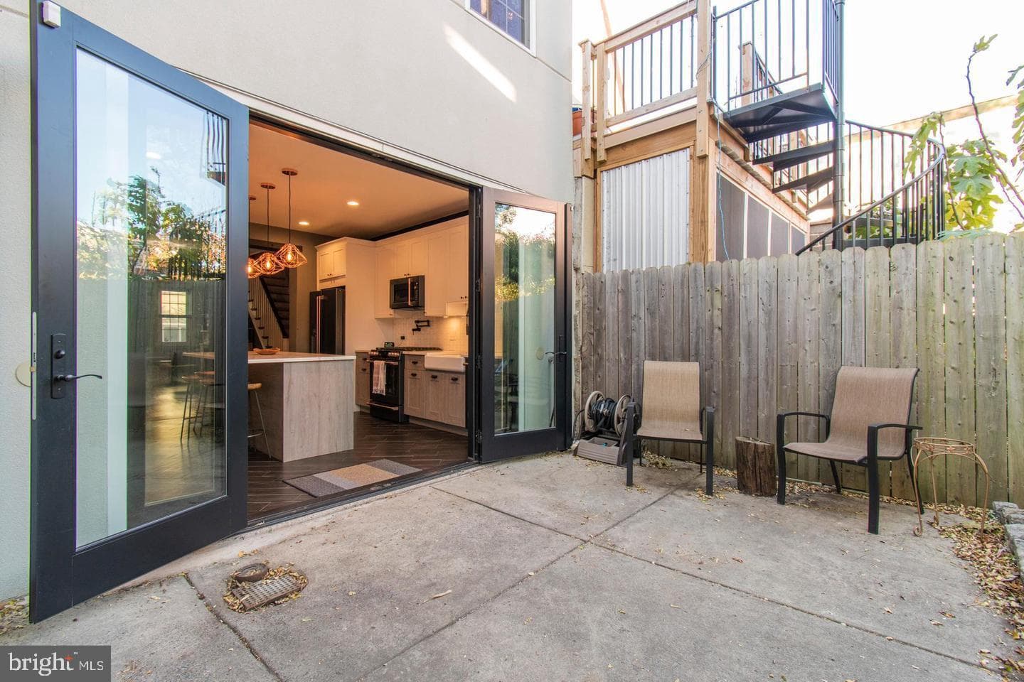 222 Richmond Street photo 32