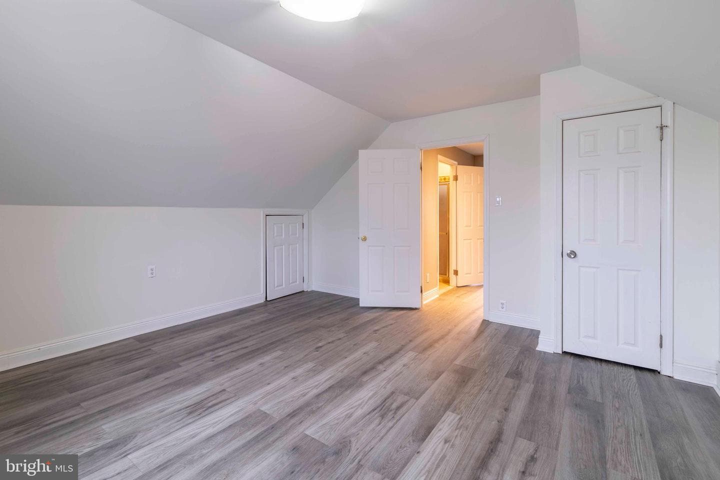 8109 Bradford Street photo 17