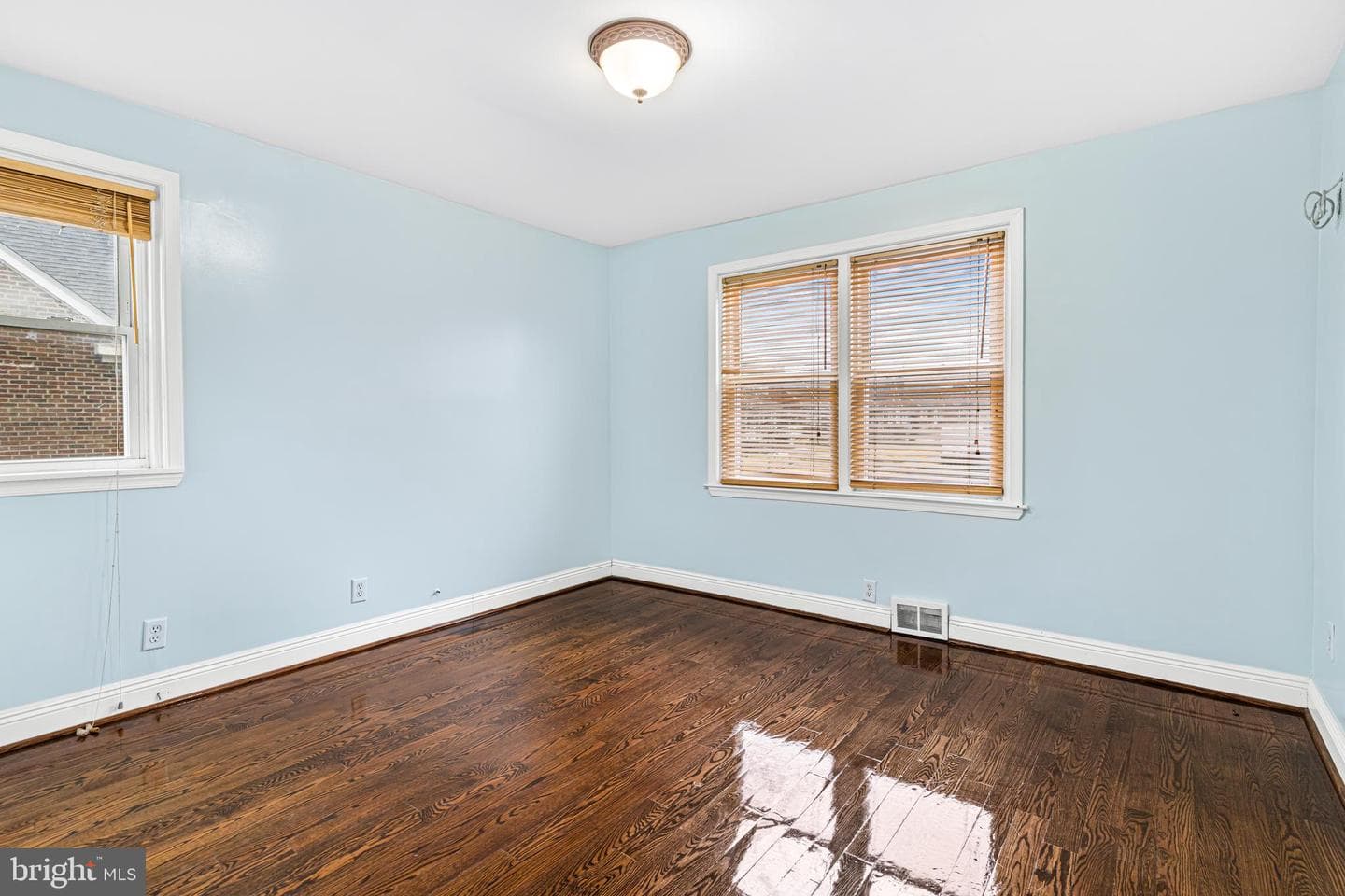 8109 Bradford Street photo 9