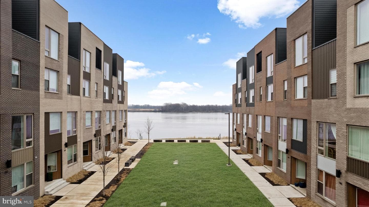 3208 Parkview Walk photo 4