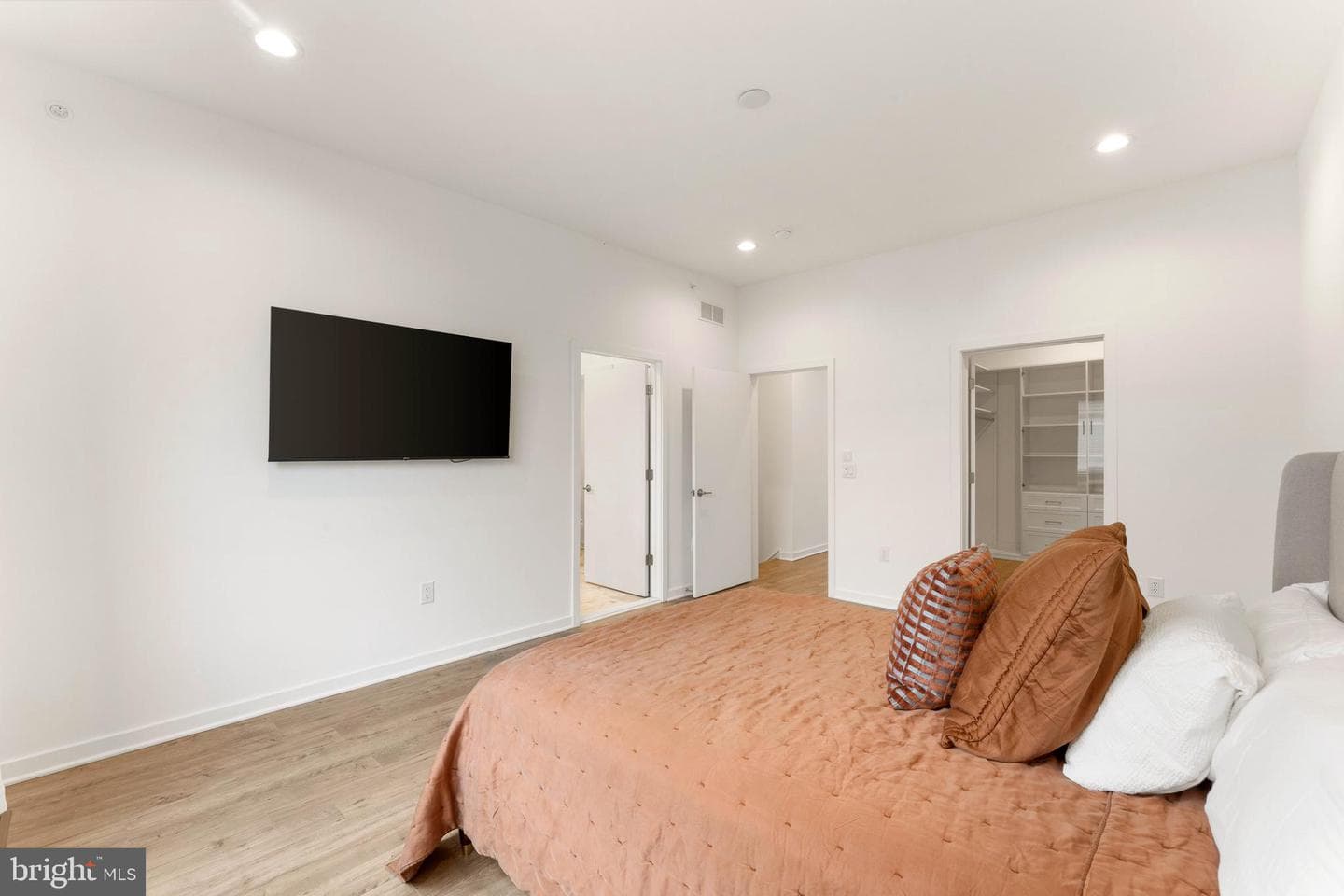 3208 Parkview Walk photo 40