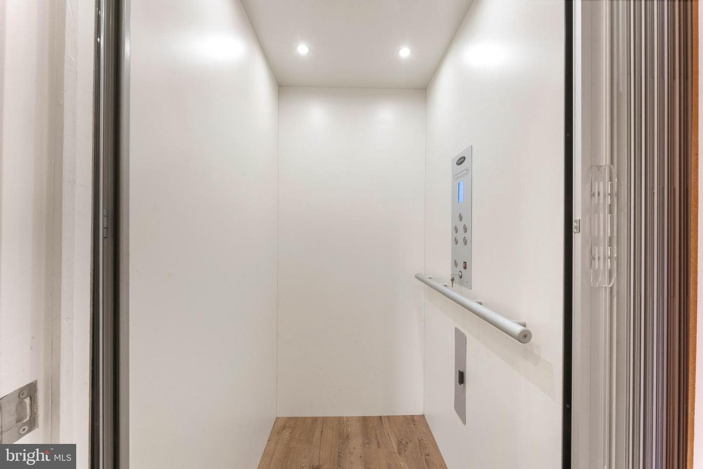 3208 Parkview Walk photo 8