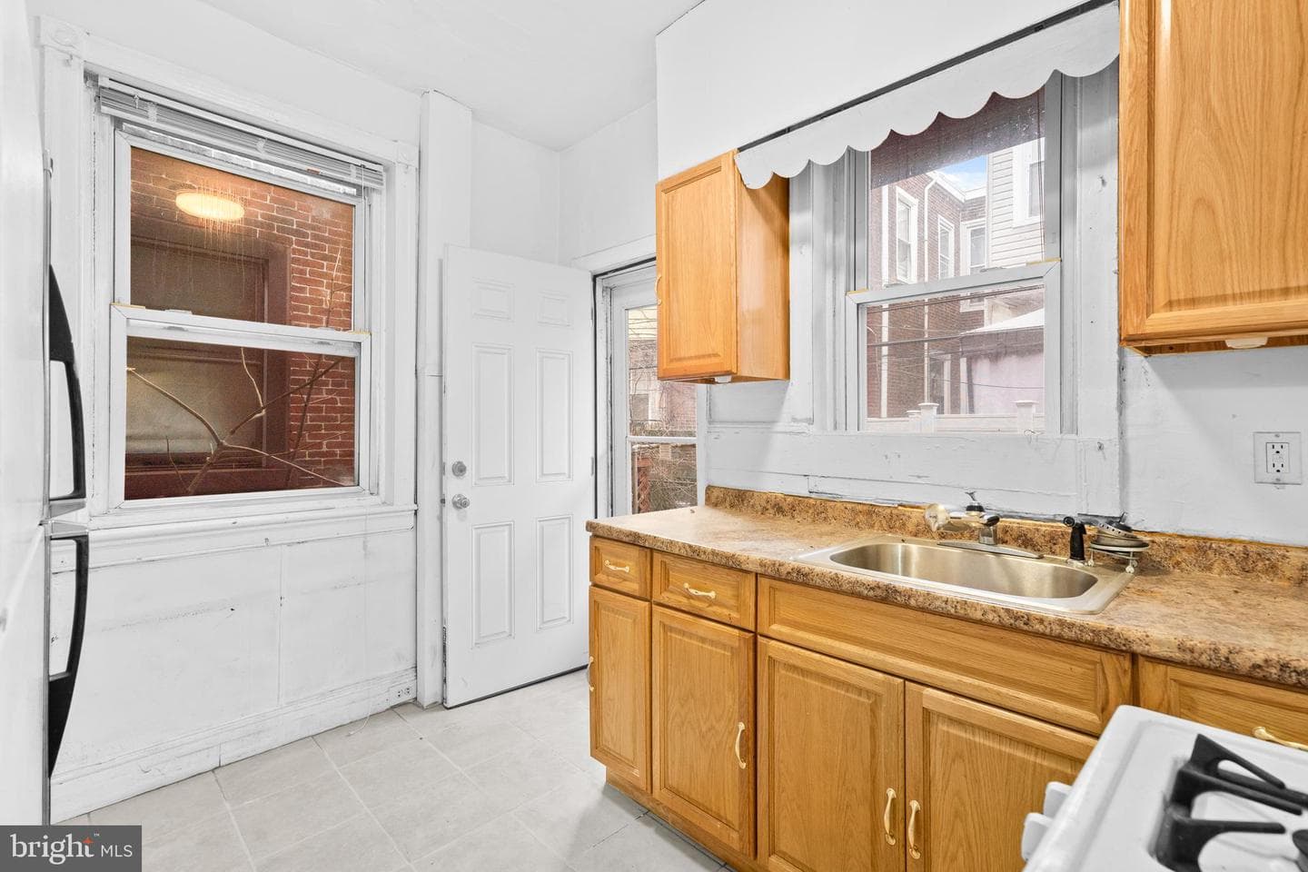 4544 N Mole Street photo 9