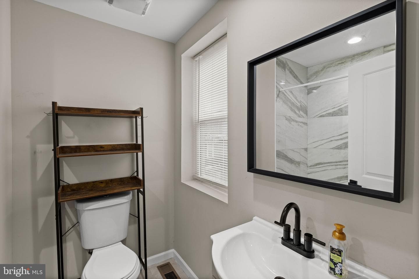 1416 N Dover Street photo 21