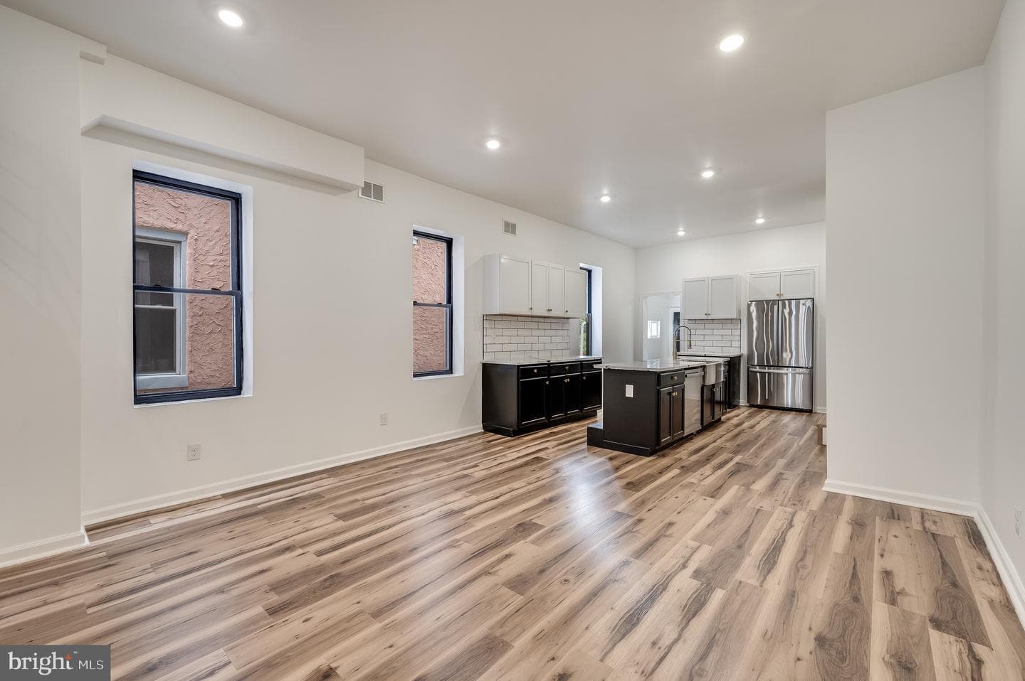 111 W Sharpnack Street photo 11