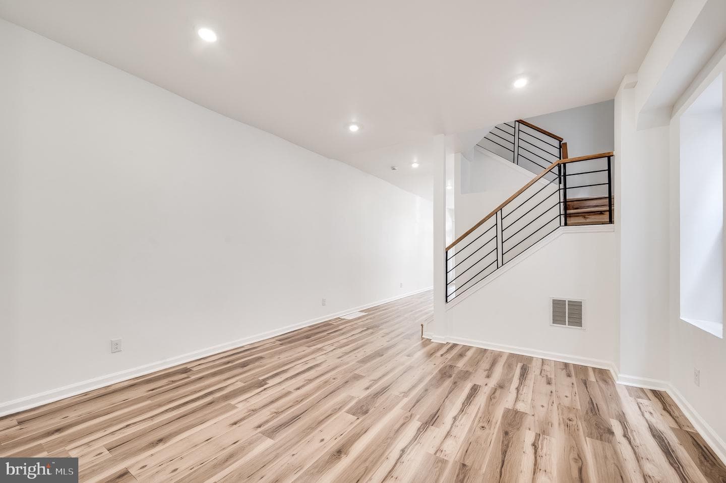 111 W Sharpnack Street photo 14