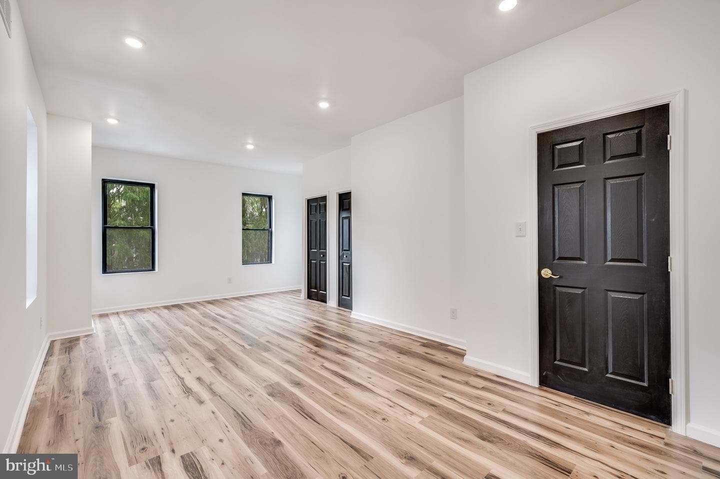 111 W Sharpnack Street photo 22