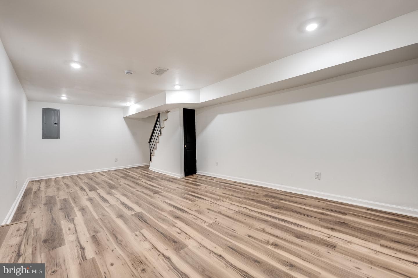 111 W Sharpnack Street photo 29