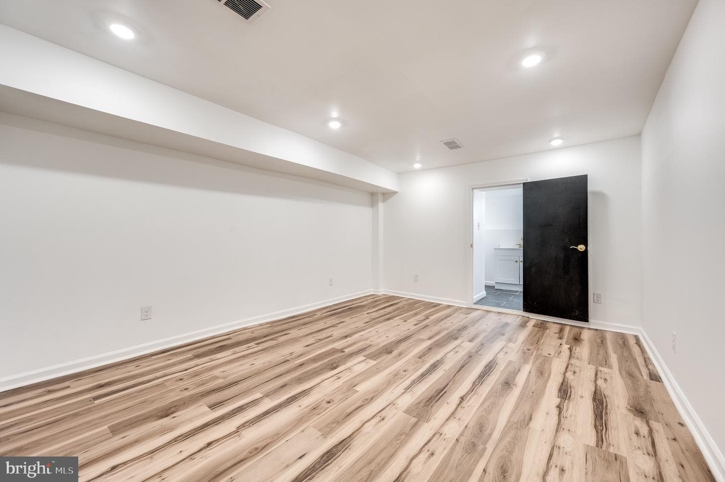 111 W Sharpnack Street photo 30
