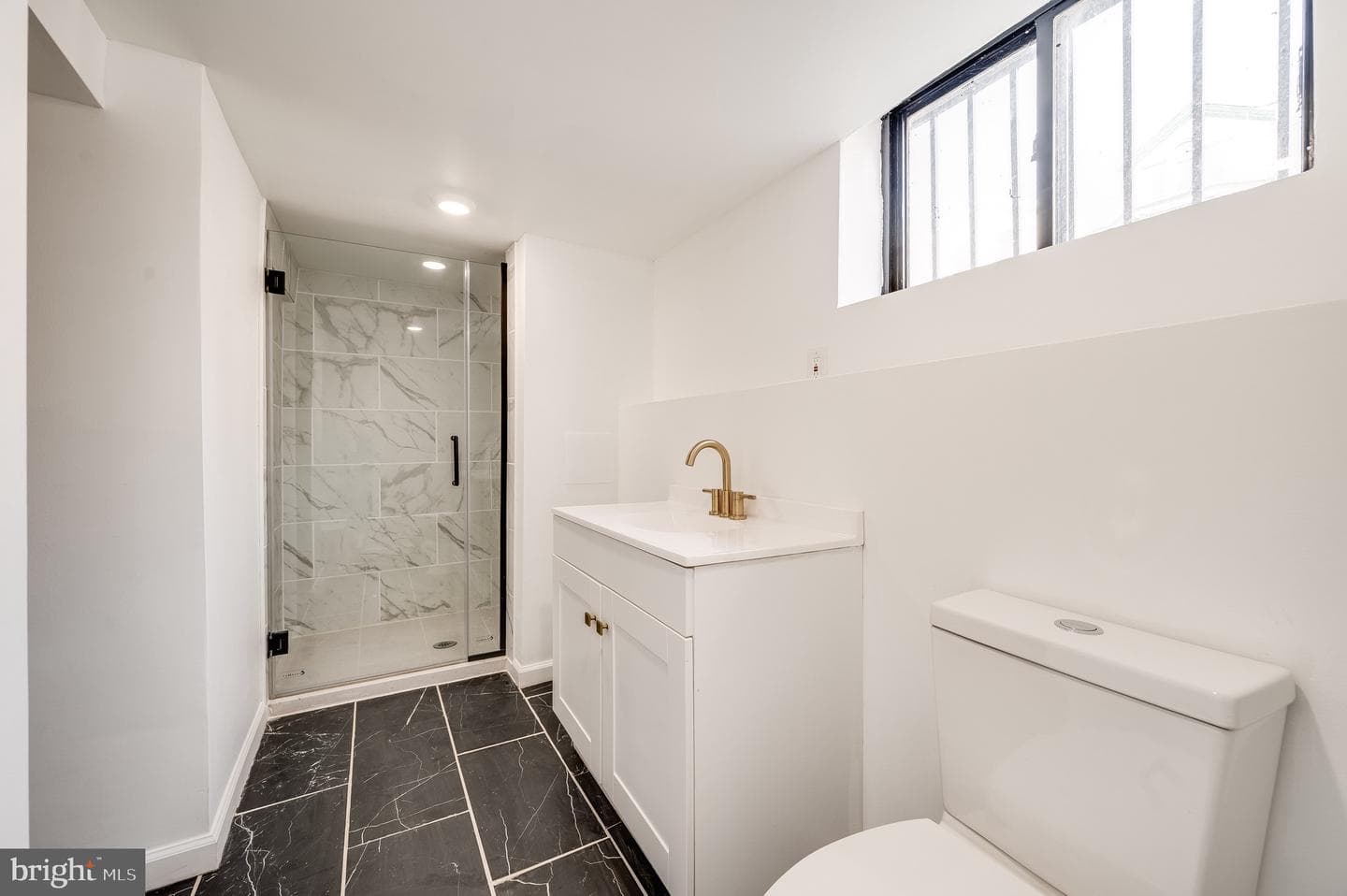 111 W Sharpnack Street photo 31