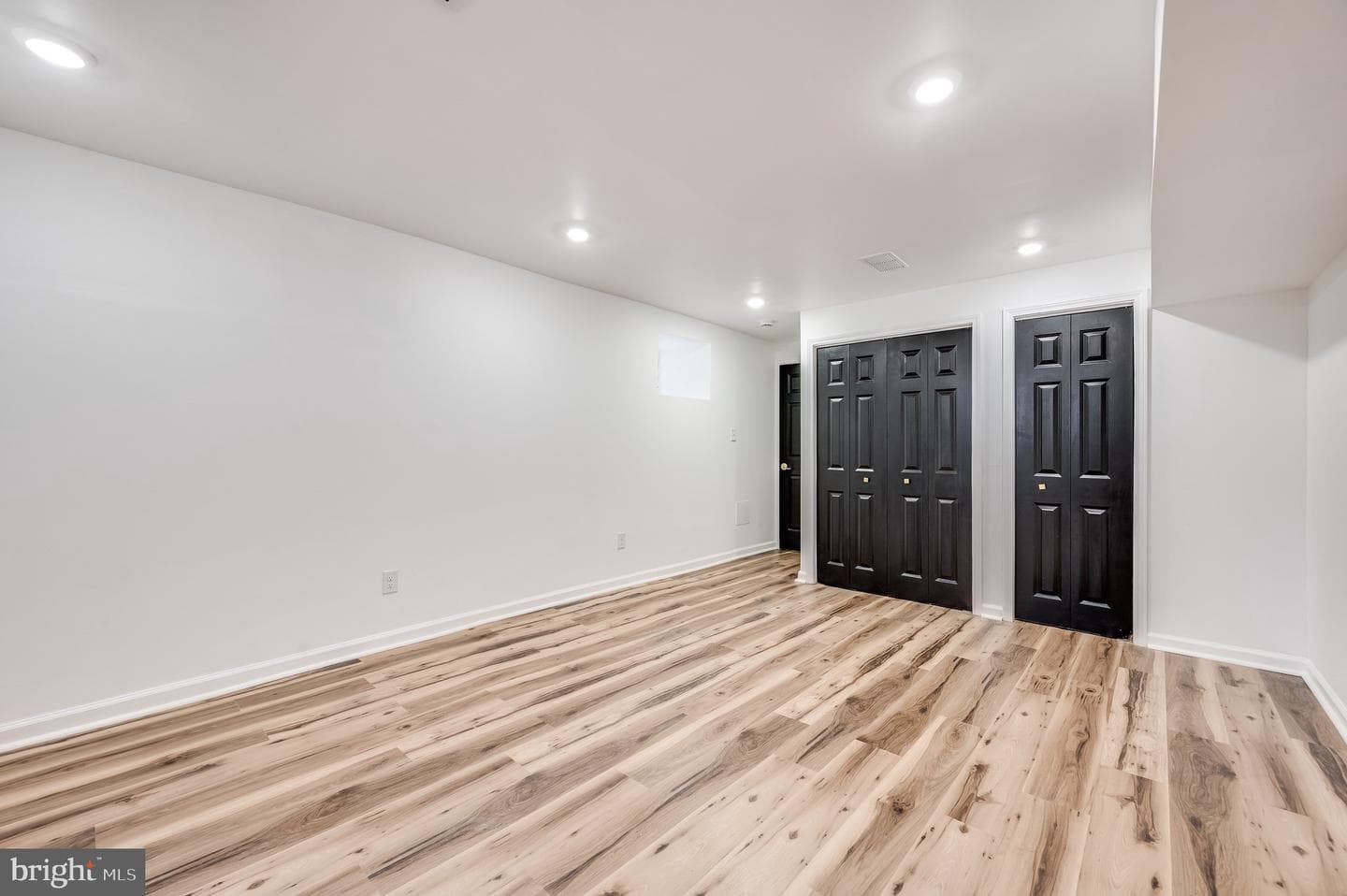 111 W Sharpnack Street photo 32