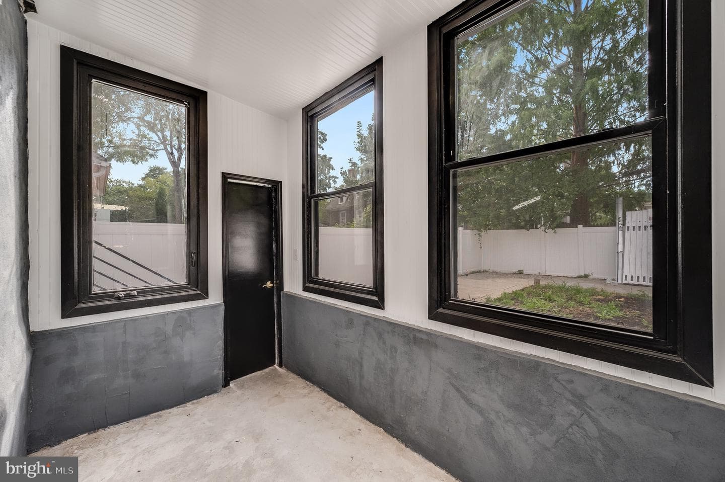 111 W Sharpnack Street photo 34