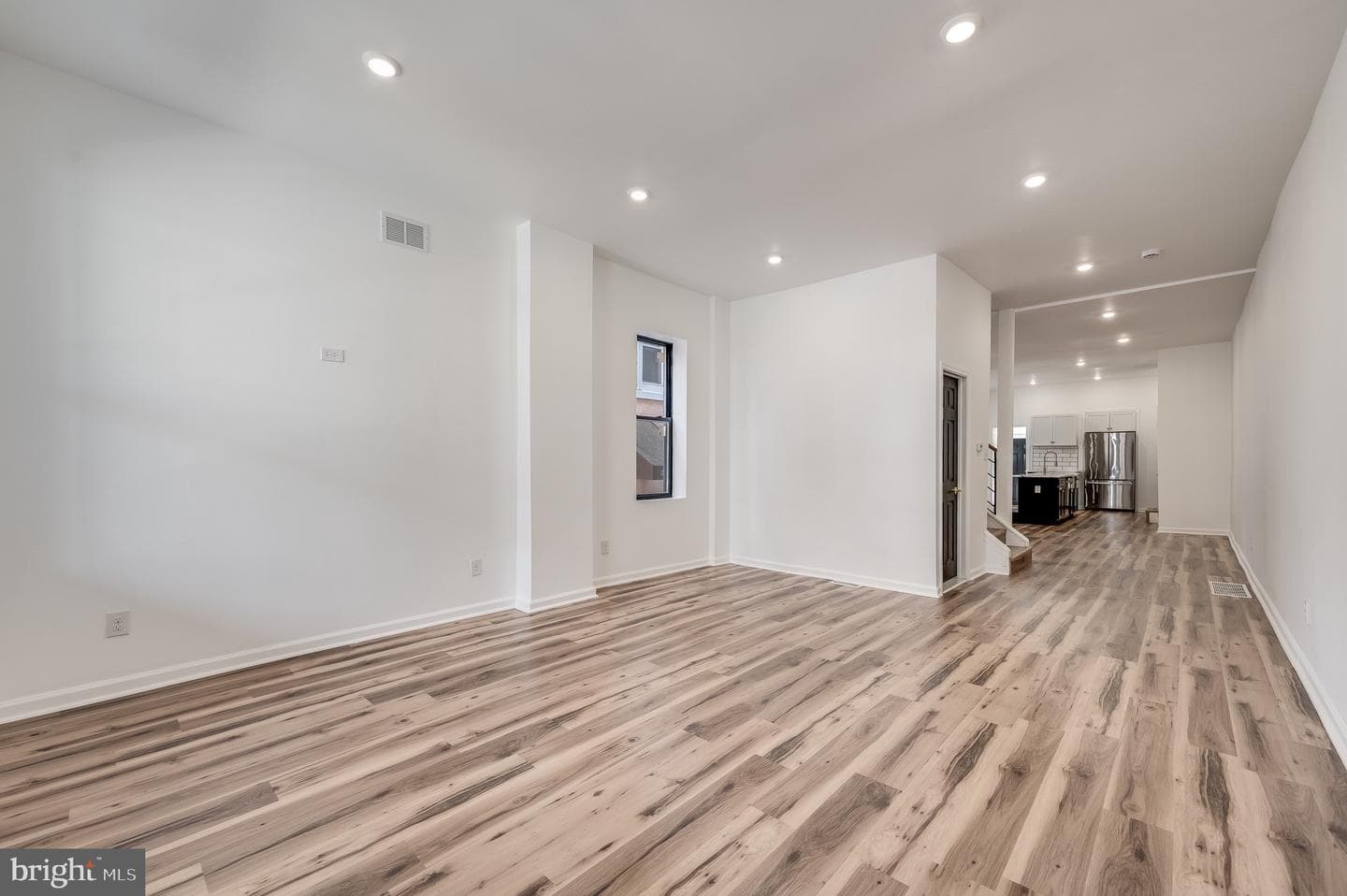 111 W Sharpnack Street photo 6