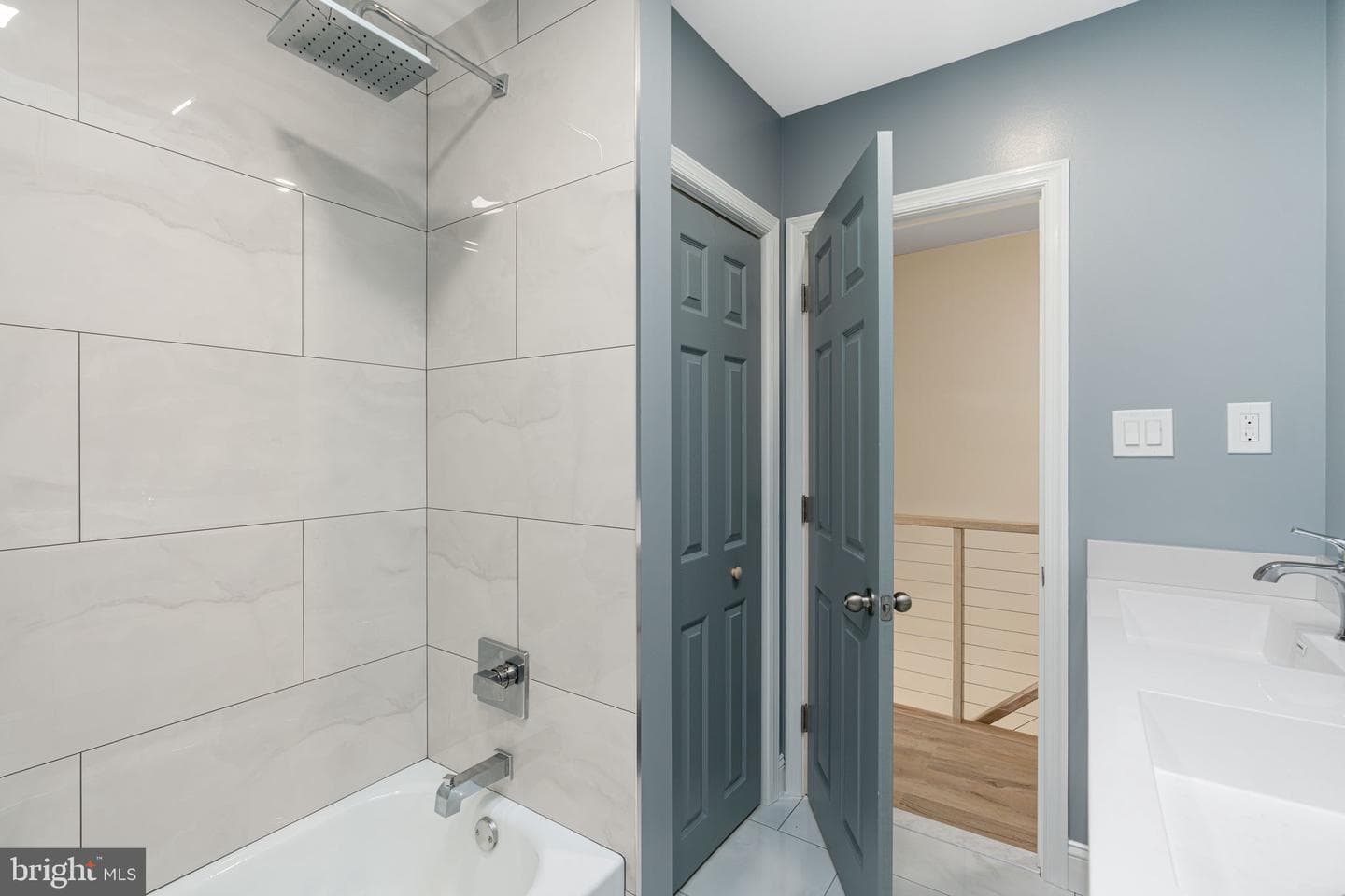 7705 Pickering Avenue photo 14