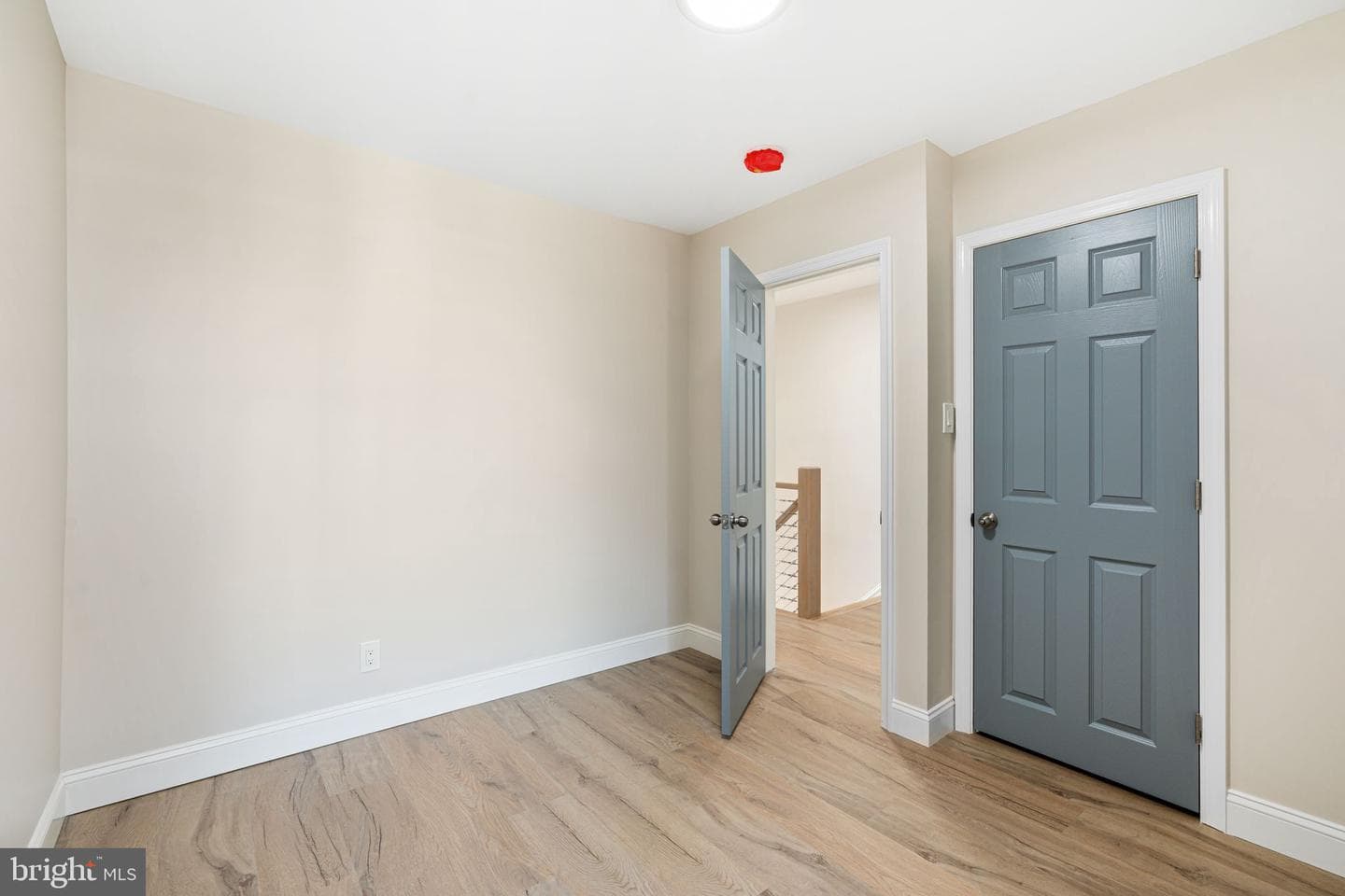 7705 Pickering Avenue photo 16
