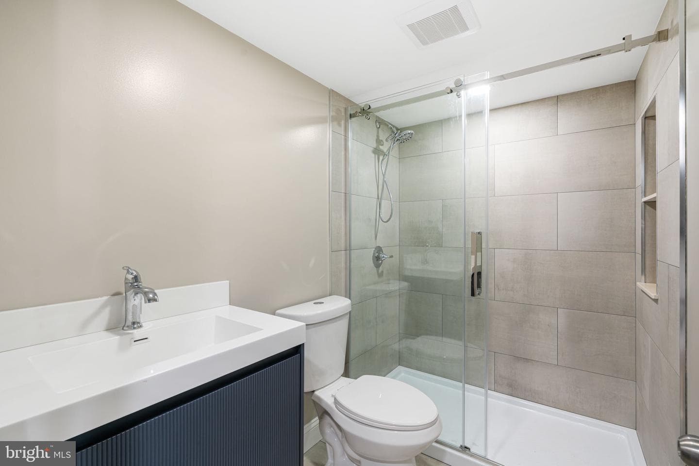 7705 Pickering Avenue photo 24
