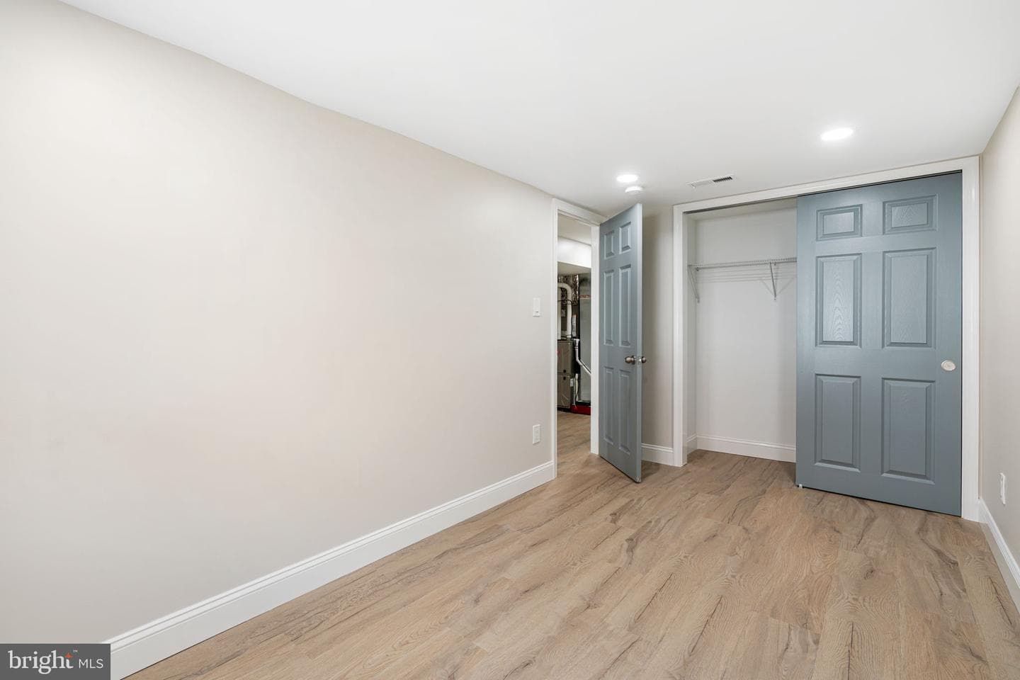 7705 Pickering Avenue photo 26