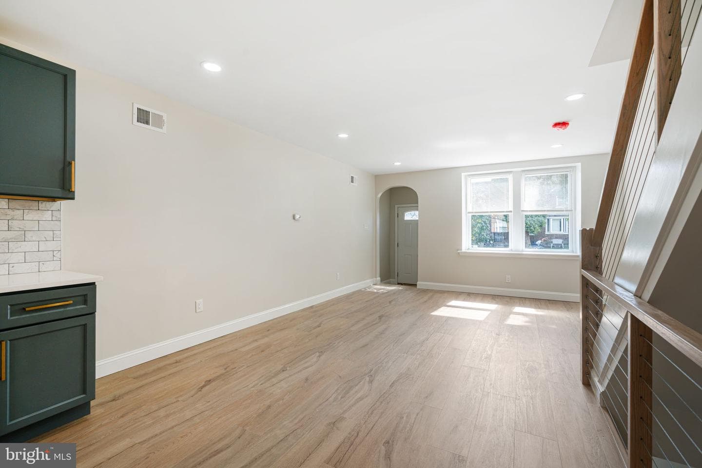 7705 Pickering Avenue photo 4