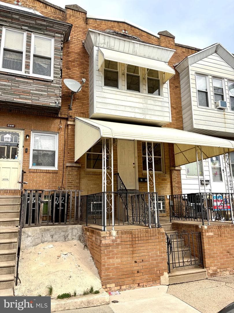 2123 E Sanger Street photo 2