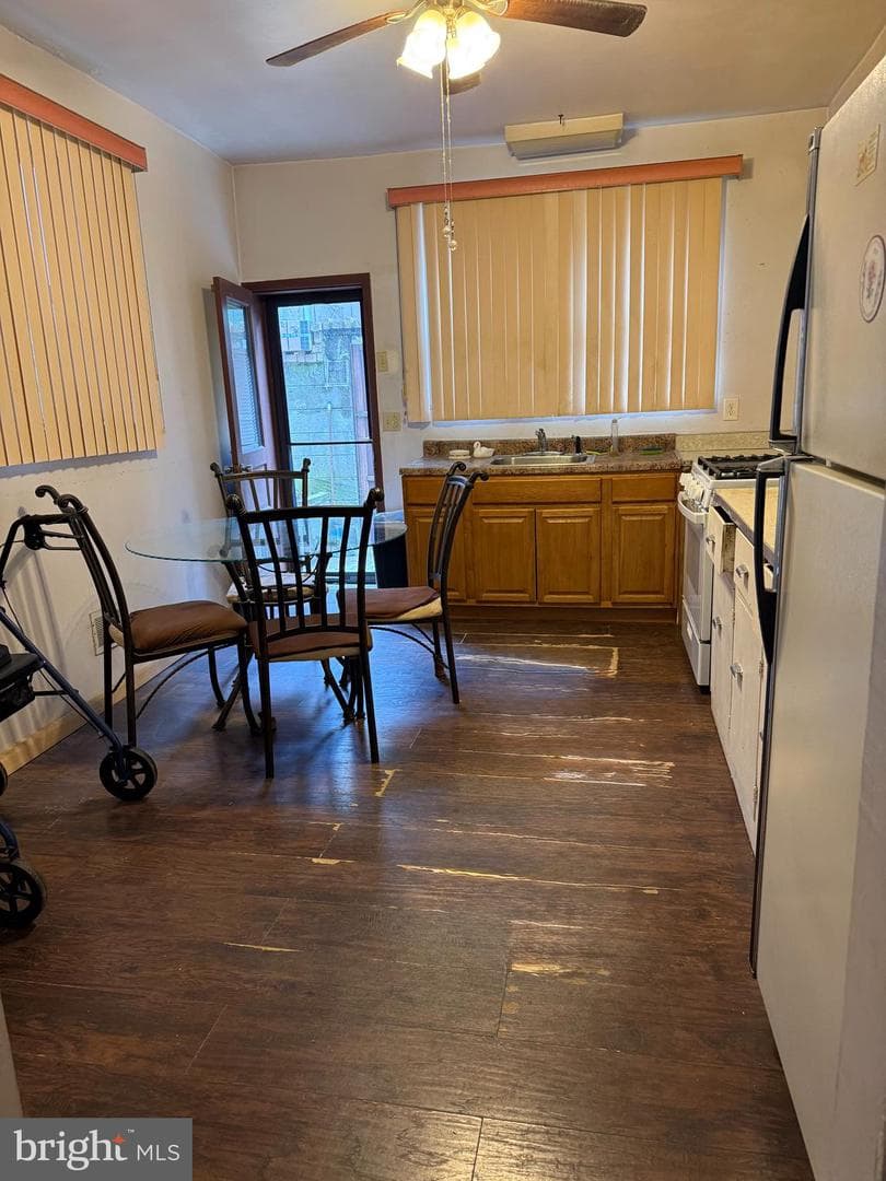 2221 S Carlisle Street photo 4